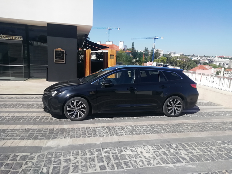 Toyota-Corolla-Hybrid2