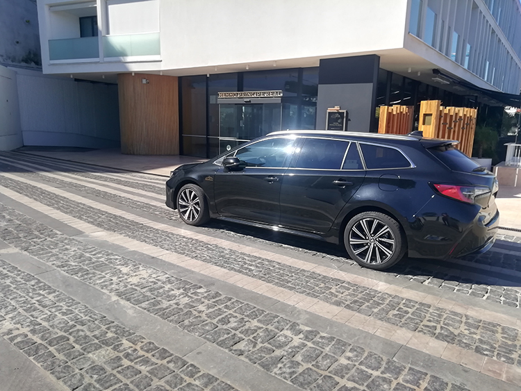 Toyota-Corolla-Hybrid3